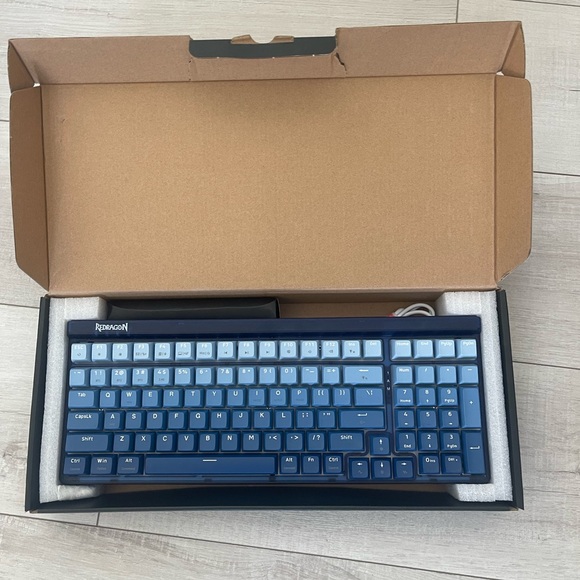 Redragon Garden pro Keyboard - Picture 2 of 4